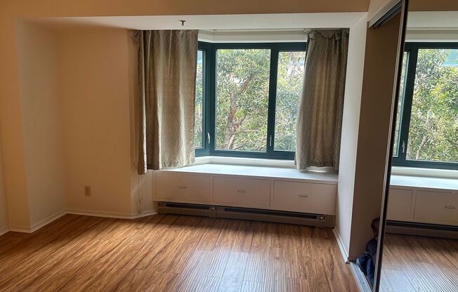 Beautiful 1BR Condo @ Opera Plaza with Amenities, Pool, Gym & Parking!