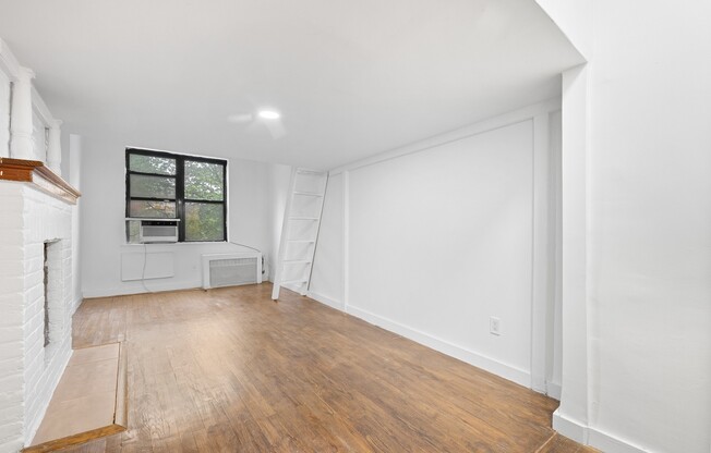 307 W 29 ST
