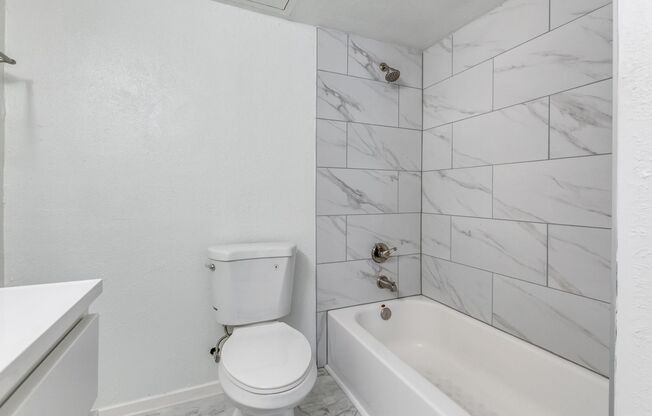 2 beds, 1 bath, $1,500, Unit #2033
