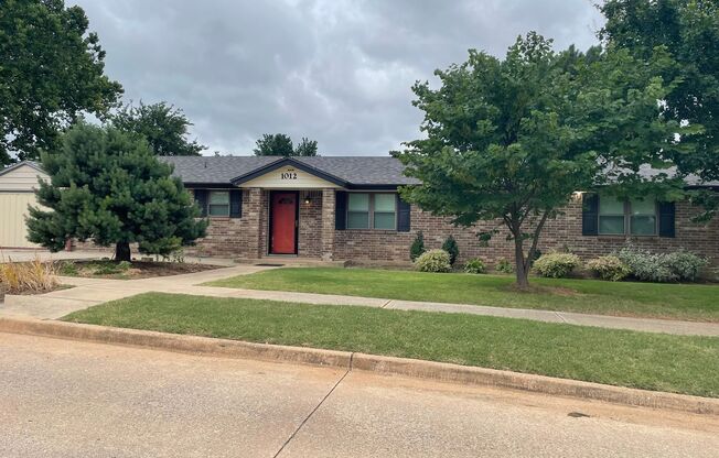 Very Nice 3 Bedroom Home in Moore Schools