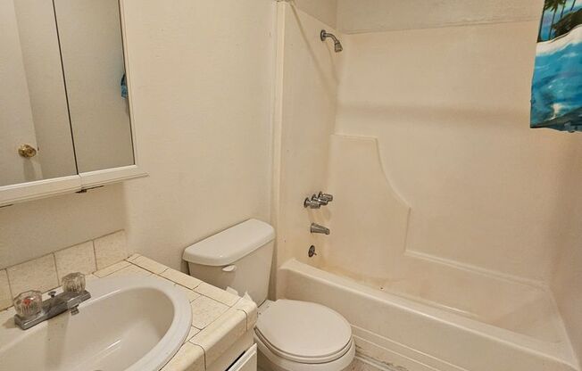 2 beds, 1 bath, $1,150, Unit #4