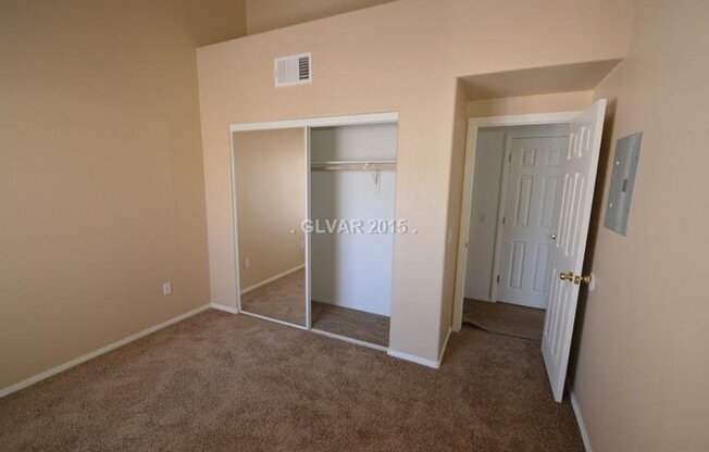 2 Bed/ 2 Bath upstairs Condo in Guard Gated Painted Desert