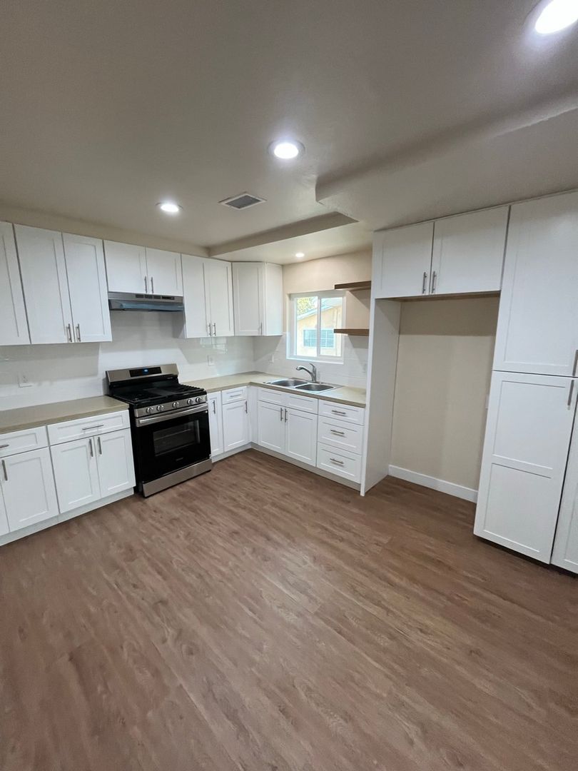 Spacious 4-Bedroom, 2-Bath Home in Los Angeles!