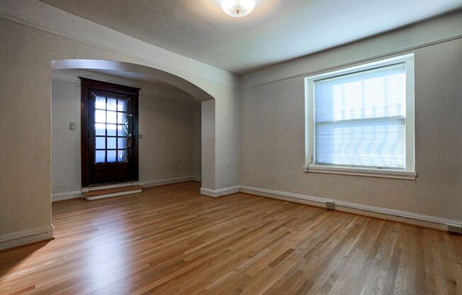 1 bed, 1 bath, 860 sqft, $1,700, Unit 01