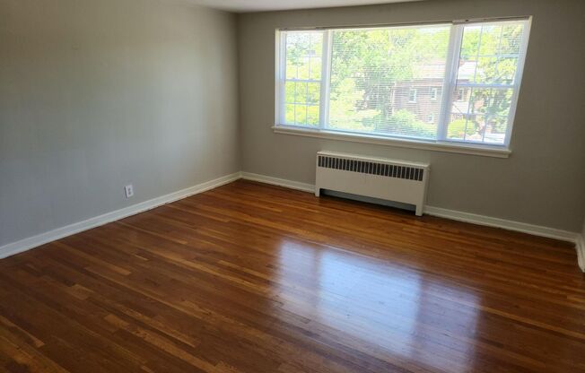 2 beds, 1 bath, 897 sqft, $2,385, Unit A-24