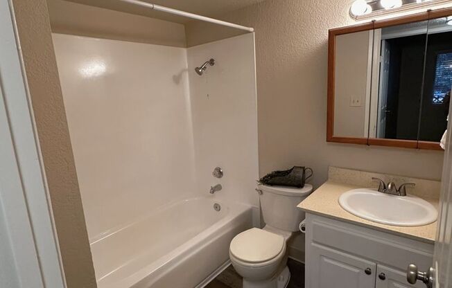 2 beds, 1 bath, $1,700, Unit 494810