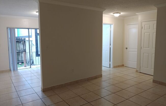 658 NW 1 ST