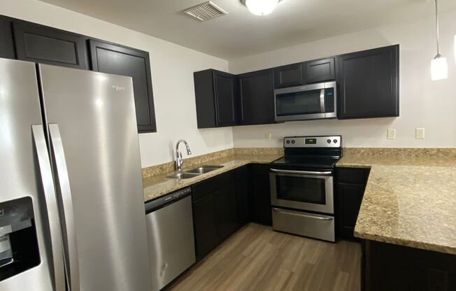 1 bed, 1 bath, 585 sqft, $925, Unit B221