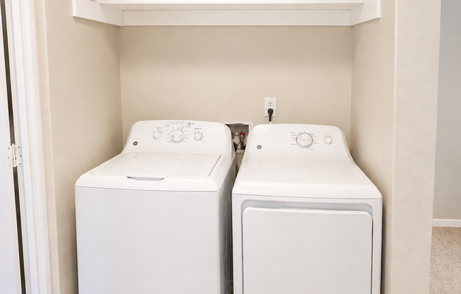 2 beds, 2 baths, 1,070 sqft, $1,695, Unit 14-102