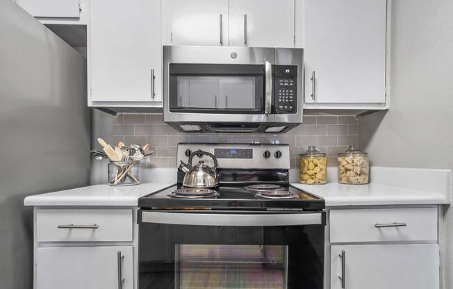2 beds, 2 baths, 943 sqft, $1,424