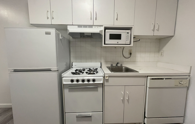 3 beds, 1 bath, $4,175, Unit 2