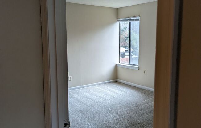 3 beds, 2 baths, $1,400, Unit Unit 202B