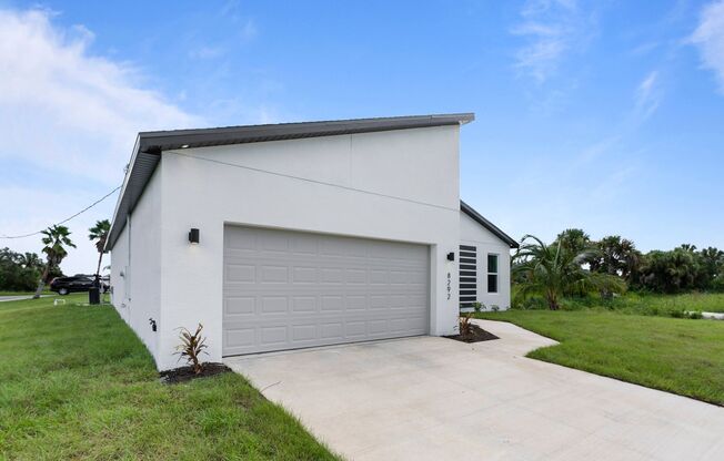 Deposit-Free! Modern, energy efficient home with ALL of the upgrades! North Port, FL