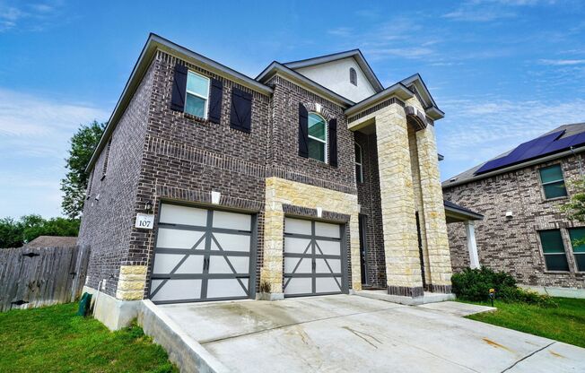 Beautiful 3-Bedroom Home with Flex Space in Universal City - Realtor Commission: $500