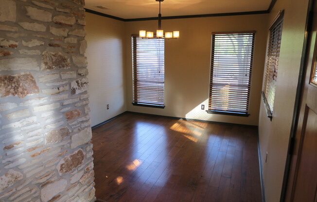 ROUND ROCK SCHOOLS!  EASY ACCESS TO HWY 183.  BACKS TO CREEK.  MANY UPGRADES TO INTERIOR.