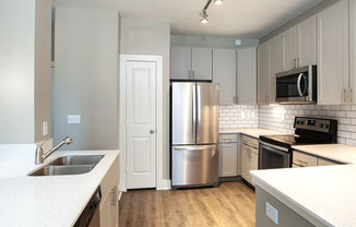 810 E 9 ST