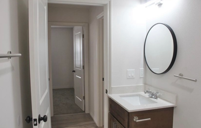 2 beds, 1 bath, 829 sqft, $1,125, Unit 32