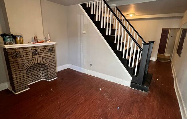 2 beds, 1 bath, $1,300