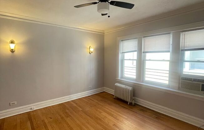 2 beds, 1 bath, 950 sqft, $1,700, Unit 4407-1A