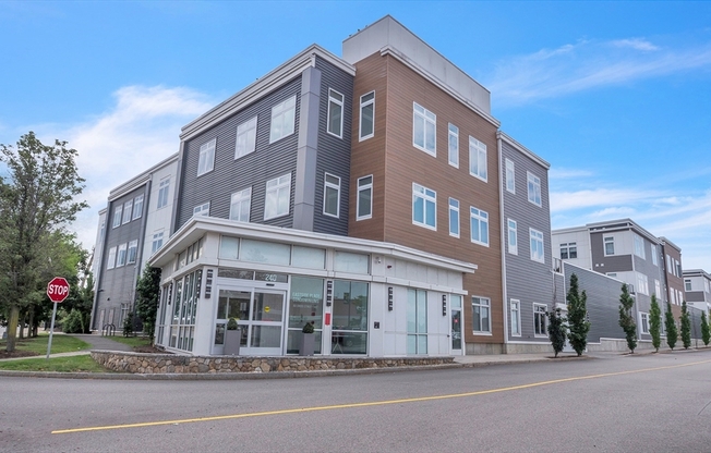3 beds, 2 baths, 1,090 sqft, $5,250, Unit 318