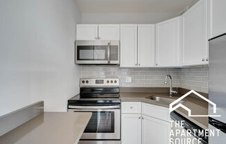817 W Lakeside Pl