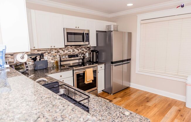 2 Bedroom/ 2 bath - entry level END UNIT with side balcony- Fully Furnished and only a $500 deposit- 1 month free!