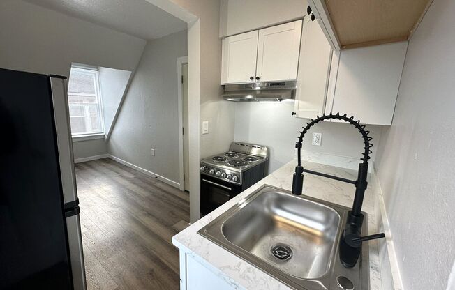 Studio, 1 bath, 325 sqft, $1,195, Unit Unit 5