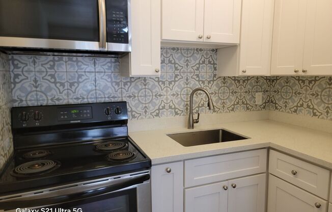 2 beds, 1 bath, $2,195, Unit 107