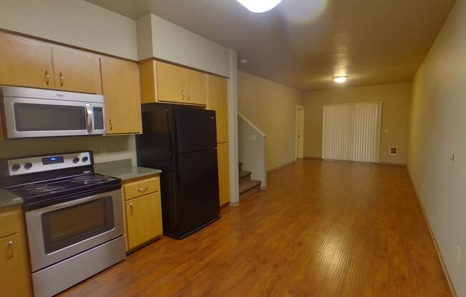 2 beds, 1.5 baths, $1,700, Unit 4