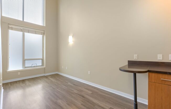 1 bed, 1.5 baths, 749 sqft, $1,995, Unit B037