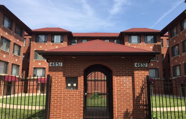 4837 51 N ALBANY AVE