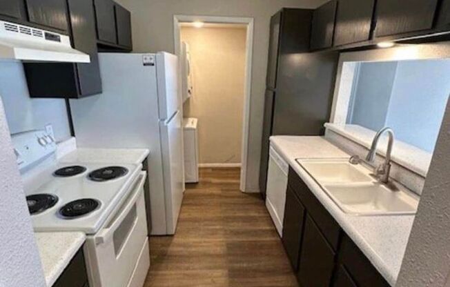 2 beds, 1 bath, 700 sqft, $850, Unit 230 D