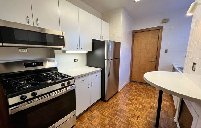 3 beds, 2.5 baths, 2,100 sqft, $3,960, Unit 431-02A