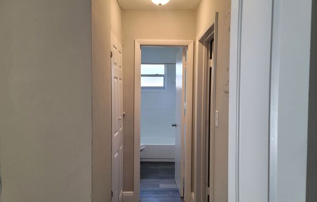 1 bed, 1 bath, 670 sqft, $1,700, Unit 4