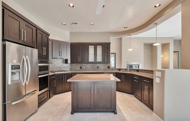 Stylish 2-Bedroom Home with Resort-Style Amenities in Scottsdale