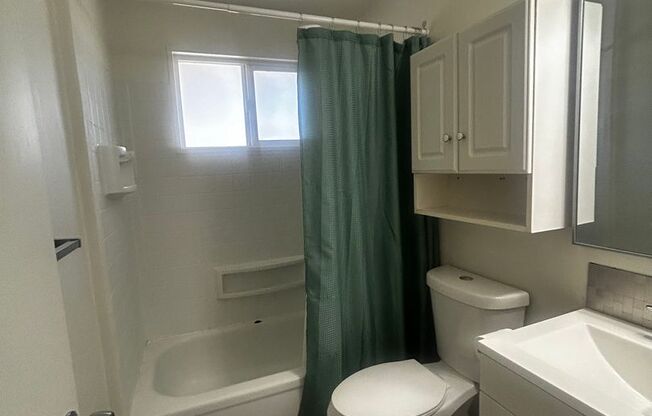 2 beds, 1 bath, 900 sqft, $1,595, Unit D