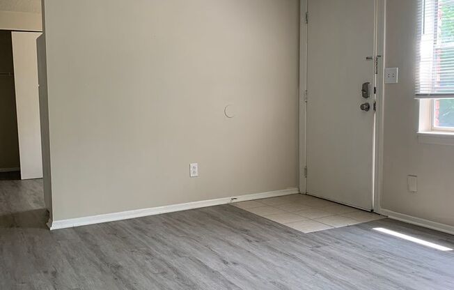 2 beds, 1 bath, 700 sqft, $880, Unit 9147