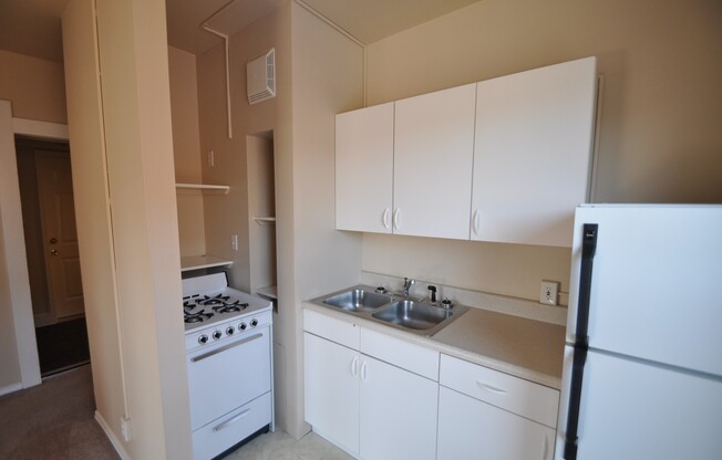 Studio, 1 bath, 356 sqft, $1,375, Unit 301