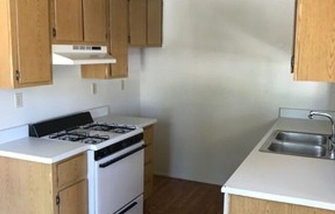 2 beds, 2 baths, 900 sqft, $2,200, Unit 08