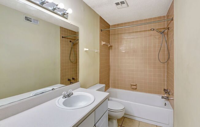 2 beds, 2 baths, $1,850, Unit C