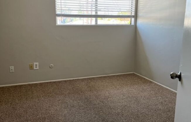 2 beds, 1.5 baths, $1,250, Unit 4463