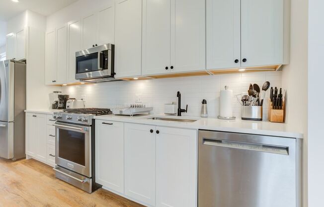 1 bed, 1 bath, 100 sqft, $1,400, Unit Suite 3 - Unit 2