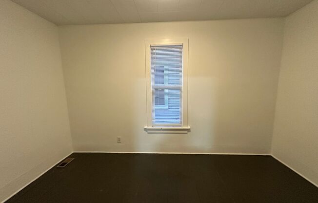 2 beds, 1 bath, 850 sqft, $1,195, Unit Apt 1