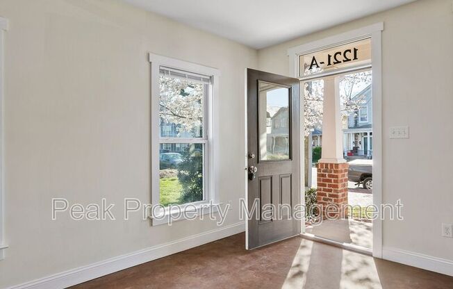 1221 PERRY ST