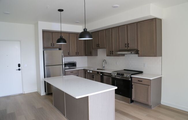 2 beds, 2 baths, 1,025 sqft, $1,550, Unit 104-450