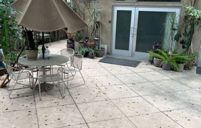 Home-Sweet-Home Vibe in Harper Ave!