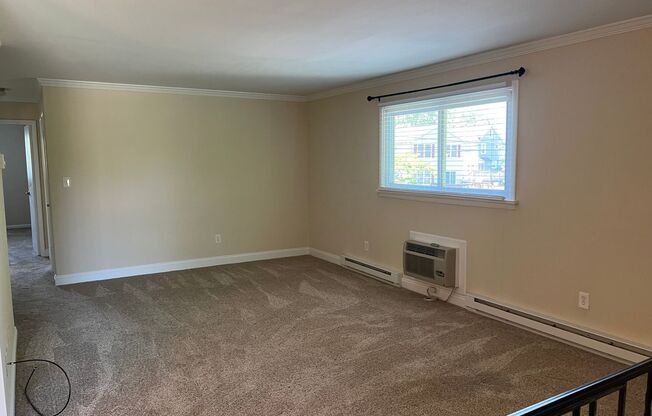 2 beds, 1 bath, $1,725, Unit D05