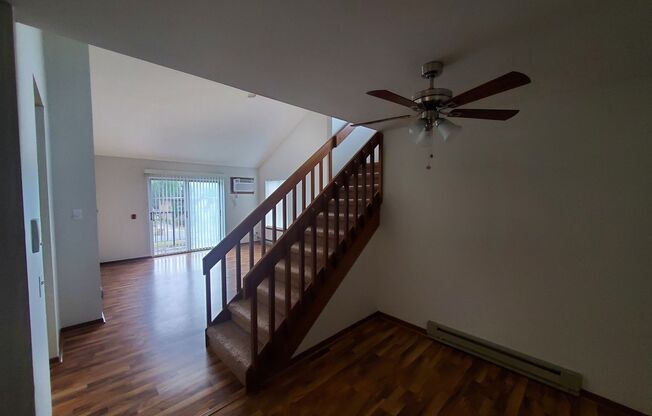 2 beds, 1.5 baths, 950 sqft, $1,434, Unit 5811-2A