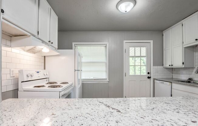 3 Bedroom 1 Bath Home in Shawnee!