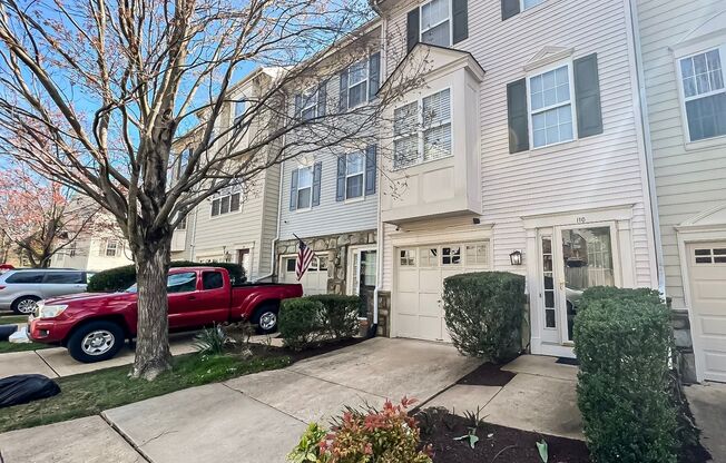 Lovely Tri-Level 3 Bedroom 2 Bathroom And 2 Half Bathrooms In Sought After Townes At Cameron Parke
